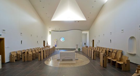 Coatacoustic systeem in de kapel van Abdij Koningsoord voor een betere akoestiek.